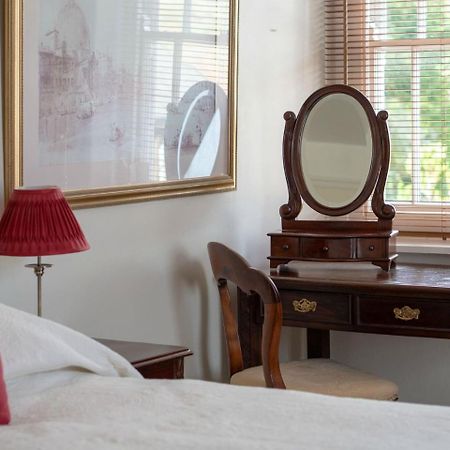 The White House Hotel Charmouth Buitenkant foto
